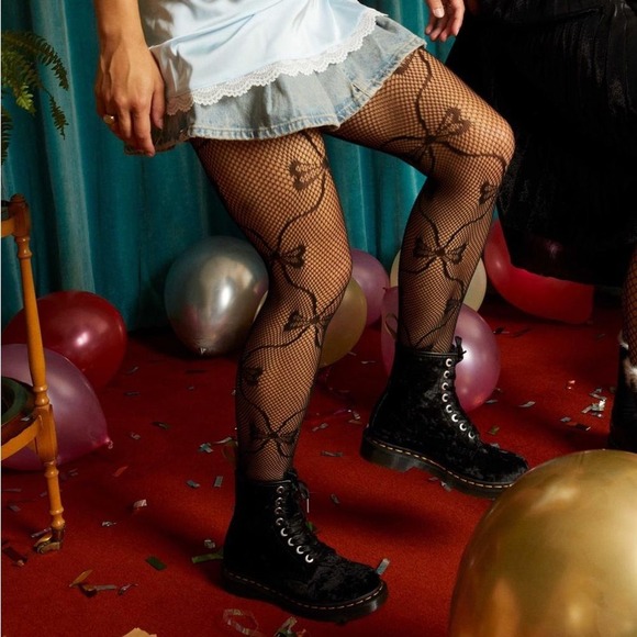 Dr. Martens Vegan 1460 Crushed Velvet Lace Up Boots Size 5/EU 36 - Black - NWOB - Picture 4 of 14